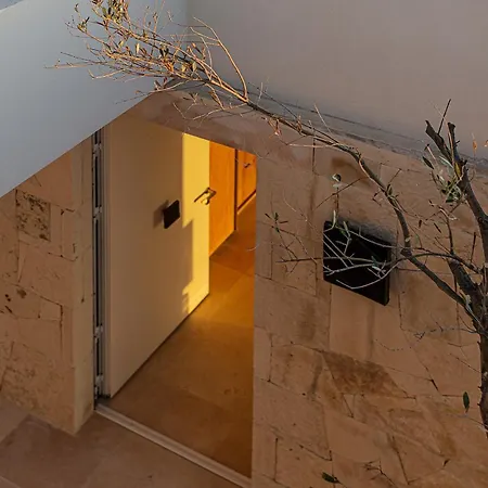 Akron House Villa *